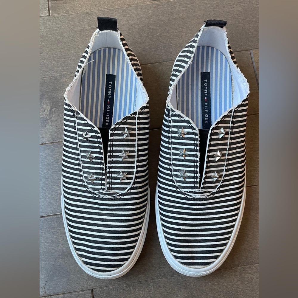 Women’s 7 1/2 M Tommy Hilfiger Shoes
